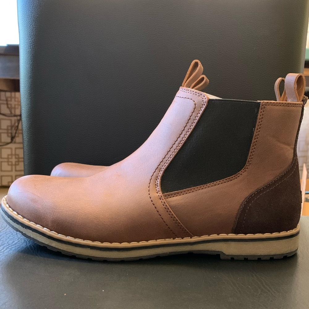 Izod men’s size 9 Lucas pull on Chukka Boot